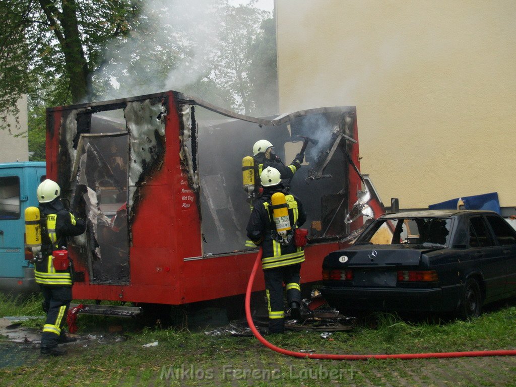 Brand Frittenwagen Pkw Koeln Vingst Passauerstr P29.JPG